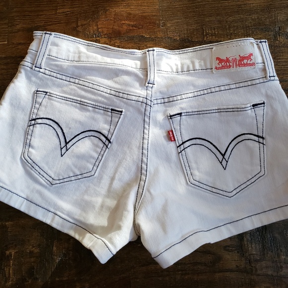 Levi's Shorts - Picture 2 of 3